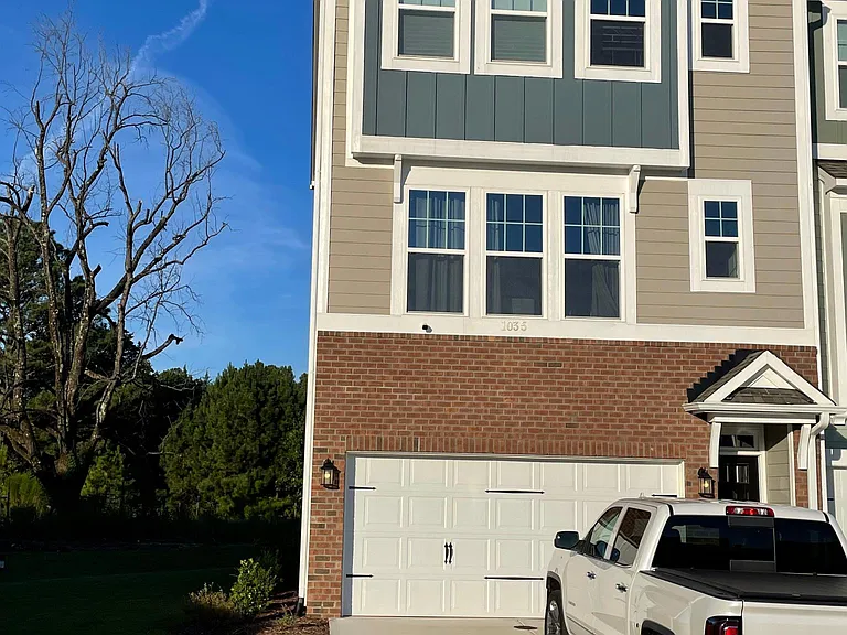 1035 Islip Pl — Photo 1