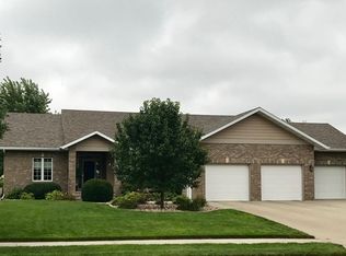 601 Regal Dr, Yankton, SD 57078