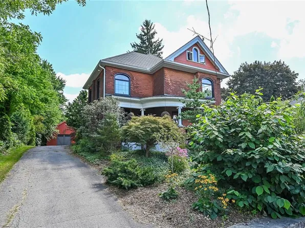 2074 Governors Rd, Hamilton, ON L0R 1J0