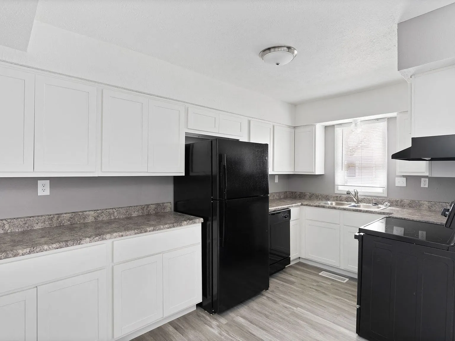 Spring Creek Townhomes — Photo 1