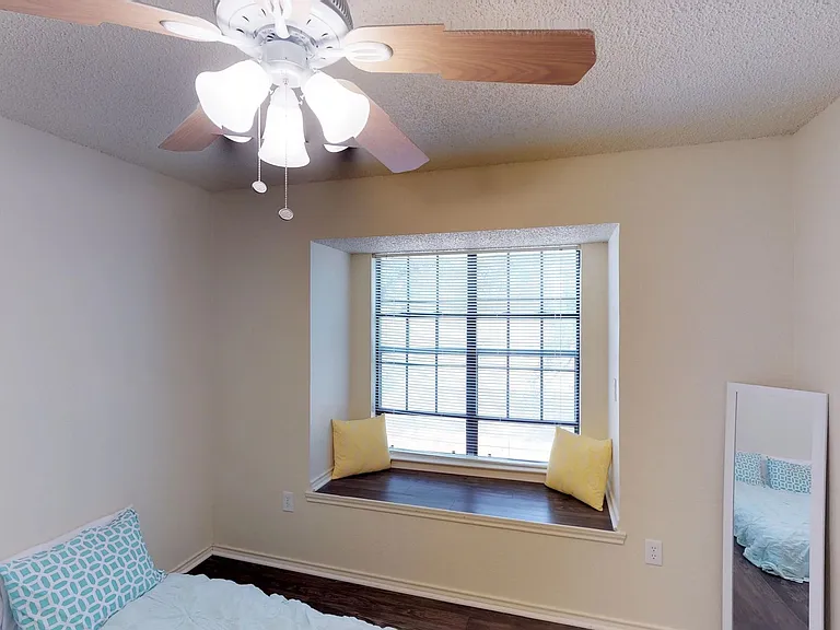 807 Bernard St — Photo 9