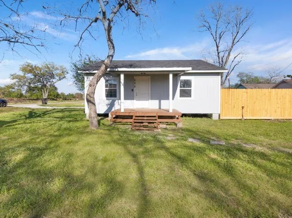 305 S Erwin St, Brazoria, TX 77422