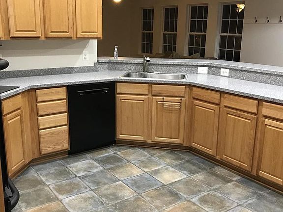 5th image of 1403 Saunders Dr