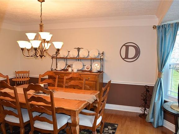 3rd image of 186 Woodbine Dr