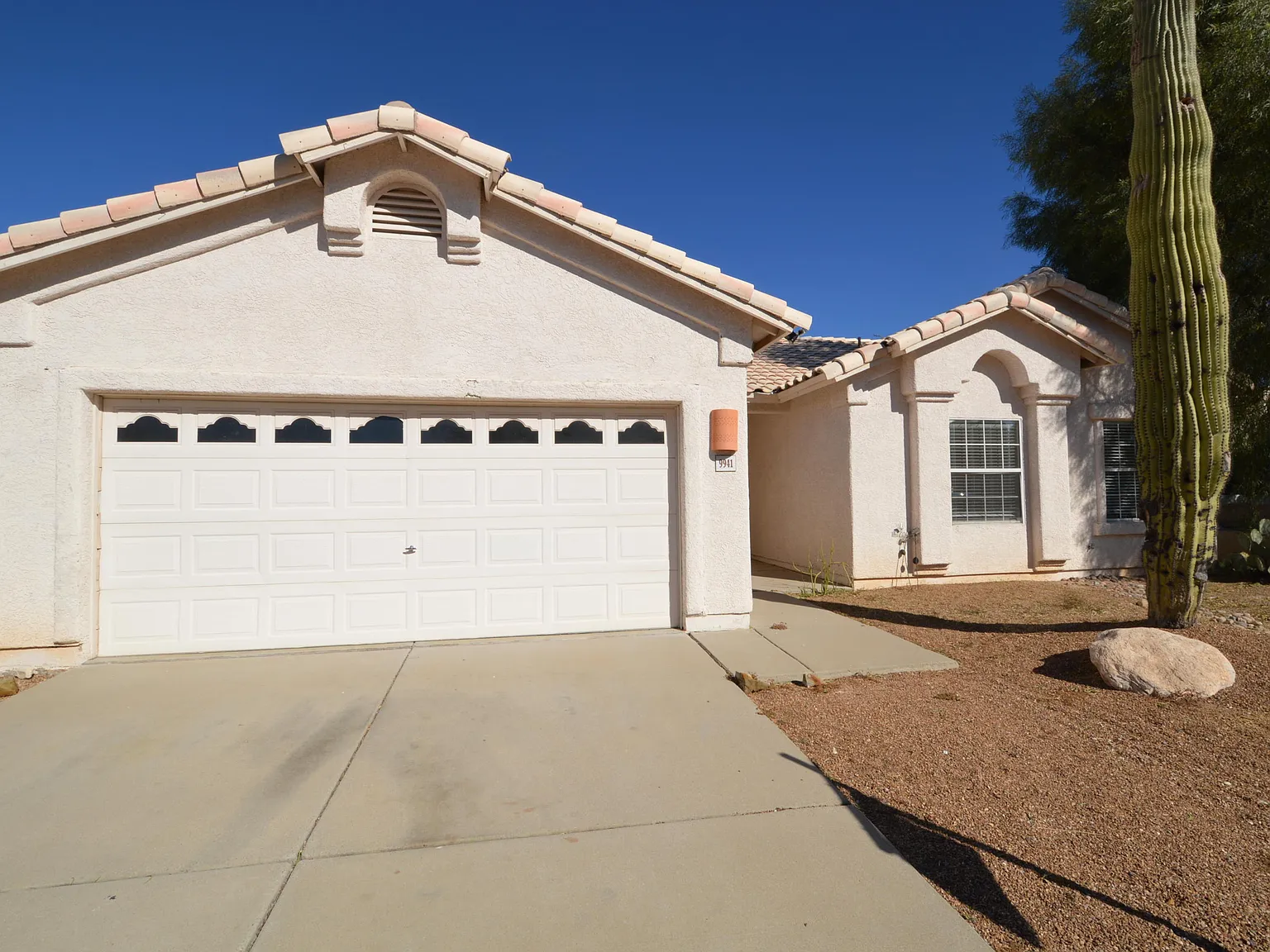 3 bed, 2.0 bath, 1445 sqft, $1,800 — Photo 2