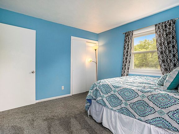 3rd image of 159 Colonial Dr