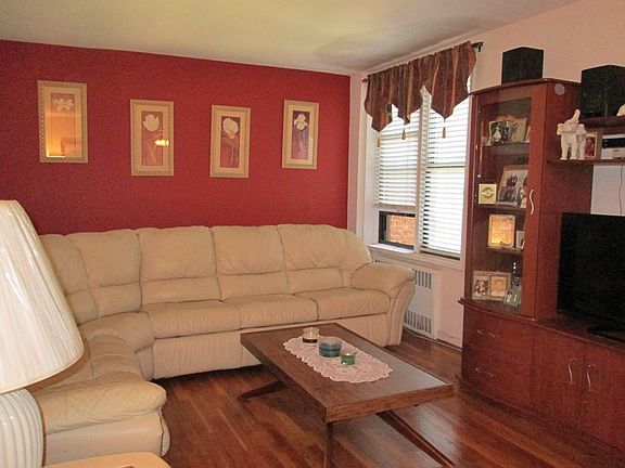 5th image of 2555 Batchelder St APT 3B
