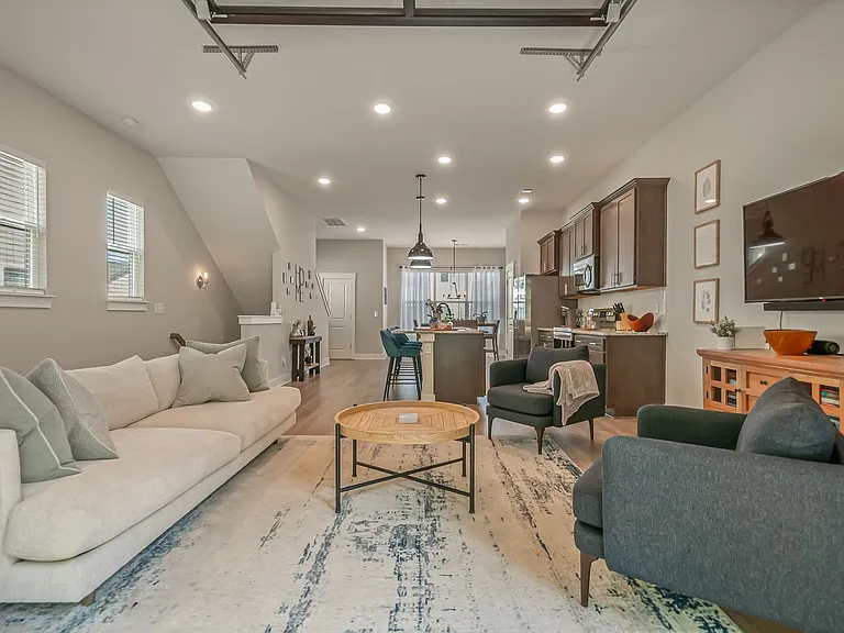207 Stonecrest Cir — Photo 15