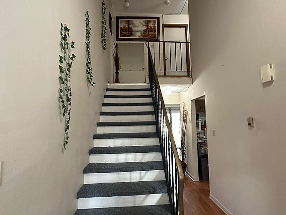 5th image of 100 Brownleigh Ave #164