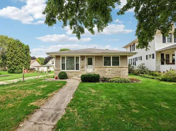 146 Harrison AVENUE, Waukesha, WI 53186