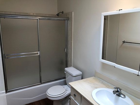4th image of 2215 N Beachwood Dr APT 202