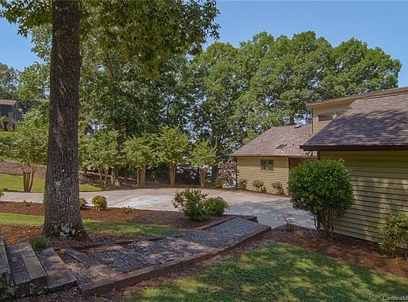 3rd image of 8908 Lynn Parker Ln