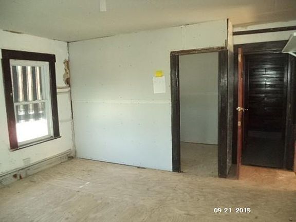4th image of 324 Lunenburg St