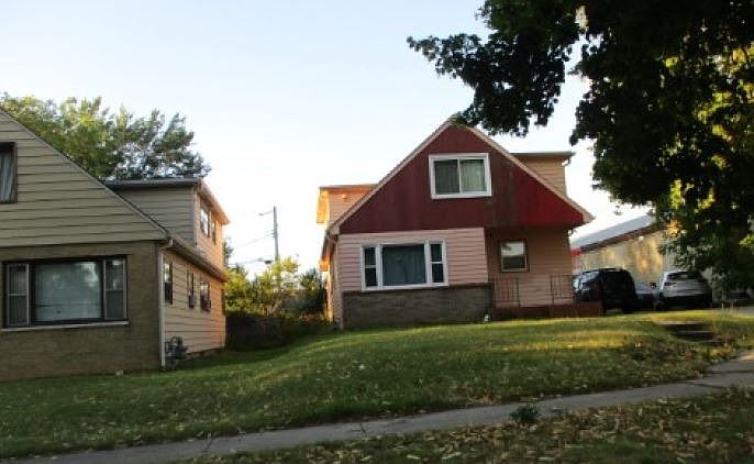 1st image of 6241-6243 W Thurston Ct