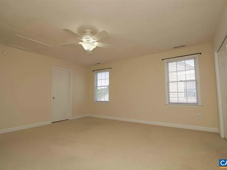 121 Bryant Dr — Photo 15