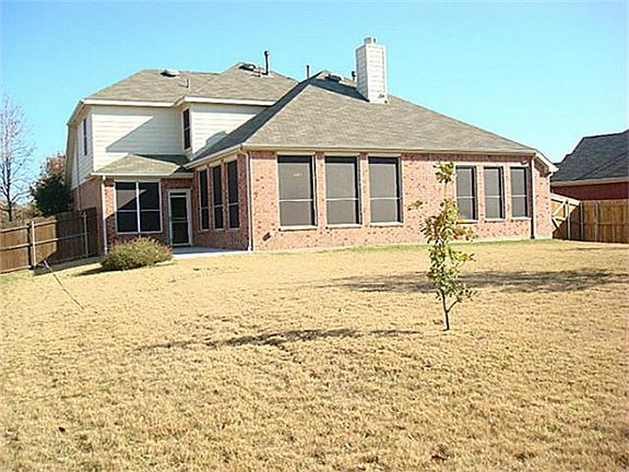 3rd image of 3100 Waterton Cir
