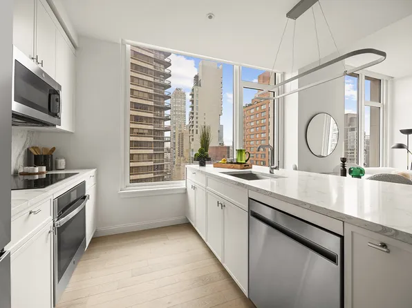 1026 3rd Avenue image 5 of 23