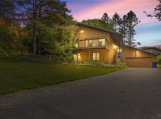 5231 E Foxhill Ln, Camillus, NY 13031