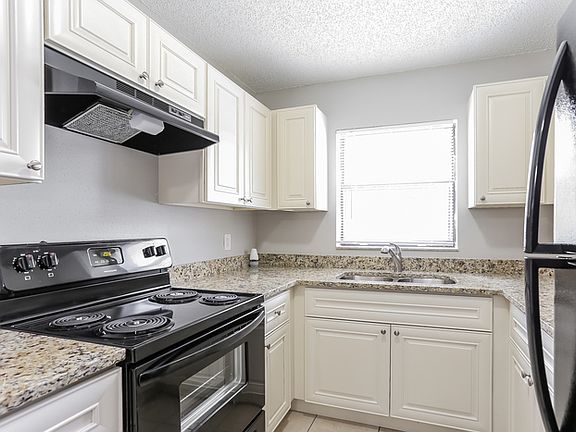 5th image of 2258 Queen St S