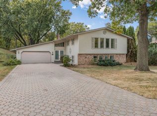 2975 Torchwood Dr, New Brighton, MN 55112