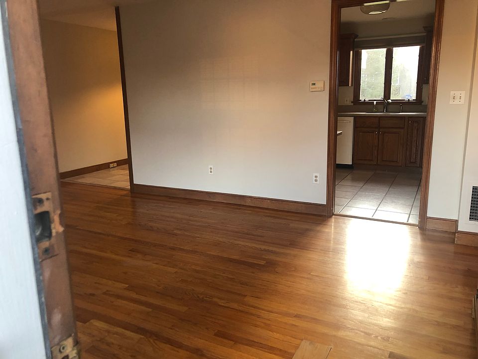 1st image of 4 Lois Ln Unit 4