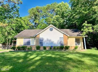 102 Yellowstone Cir, Ocean Springs, MS 39564