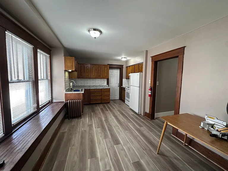 109 E Stewart Rd — Photo 6