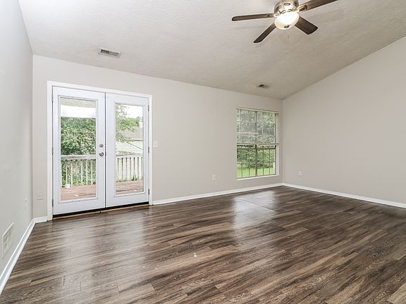 3rd image of 871 Highland Ter NE