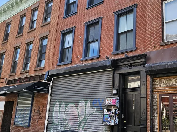 271 Smith Street image 1 of 11