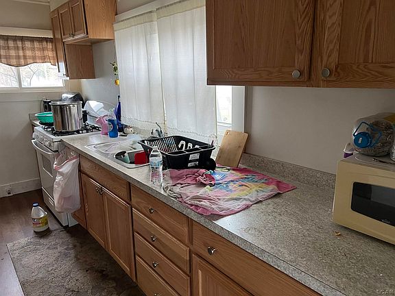 2nd image of 625 Division St