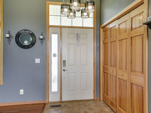 5th image of 21167 Taylor St NE