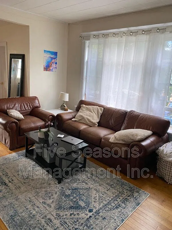 31 Hungerford Ter — Photo 2