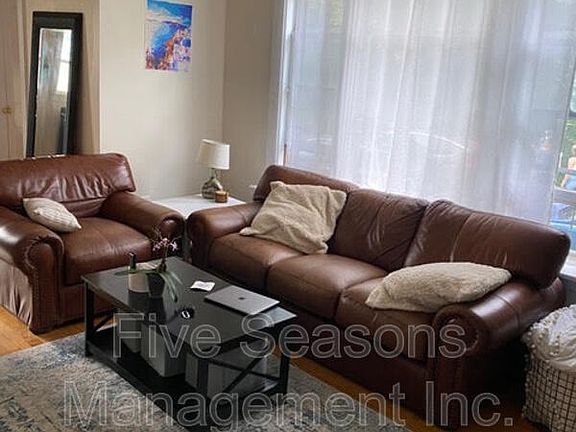 2nd image of 31 Hungerford Ter APT 1