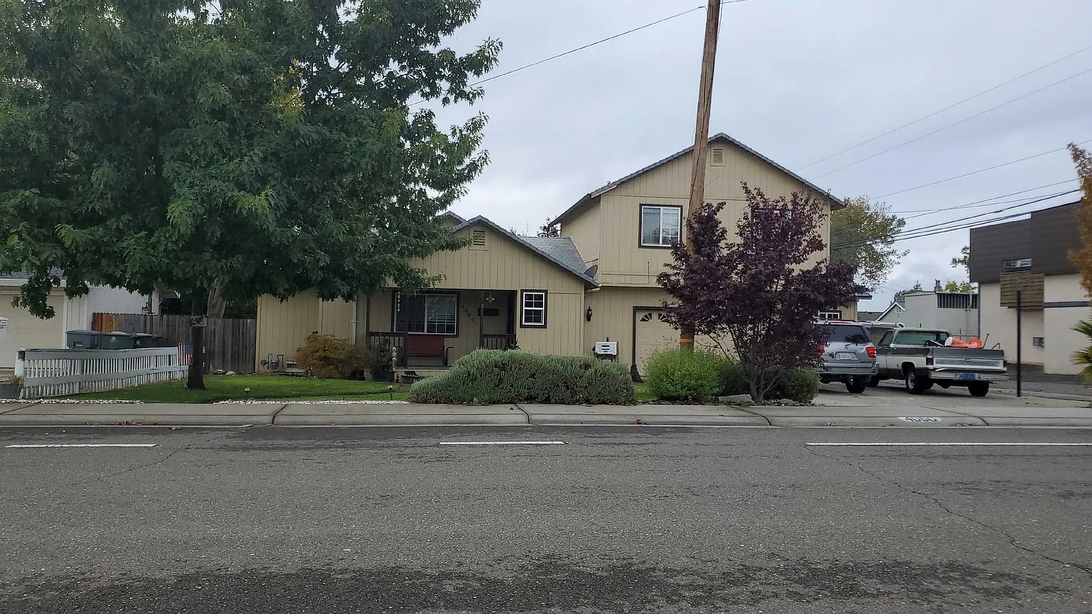 4060 Oak St photo 1