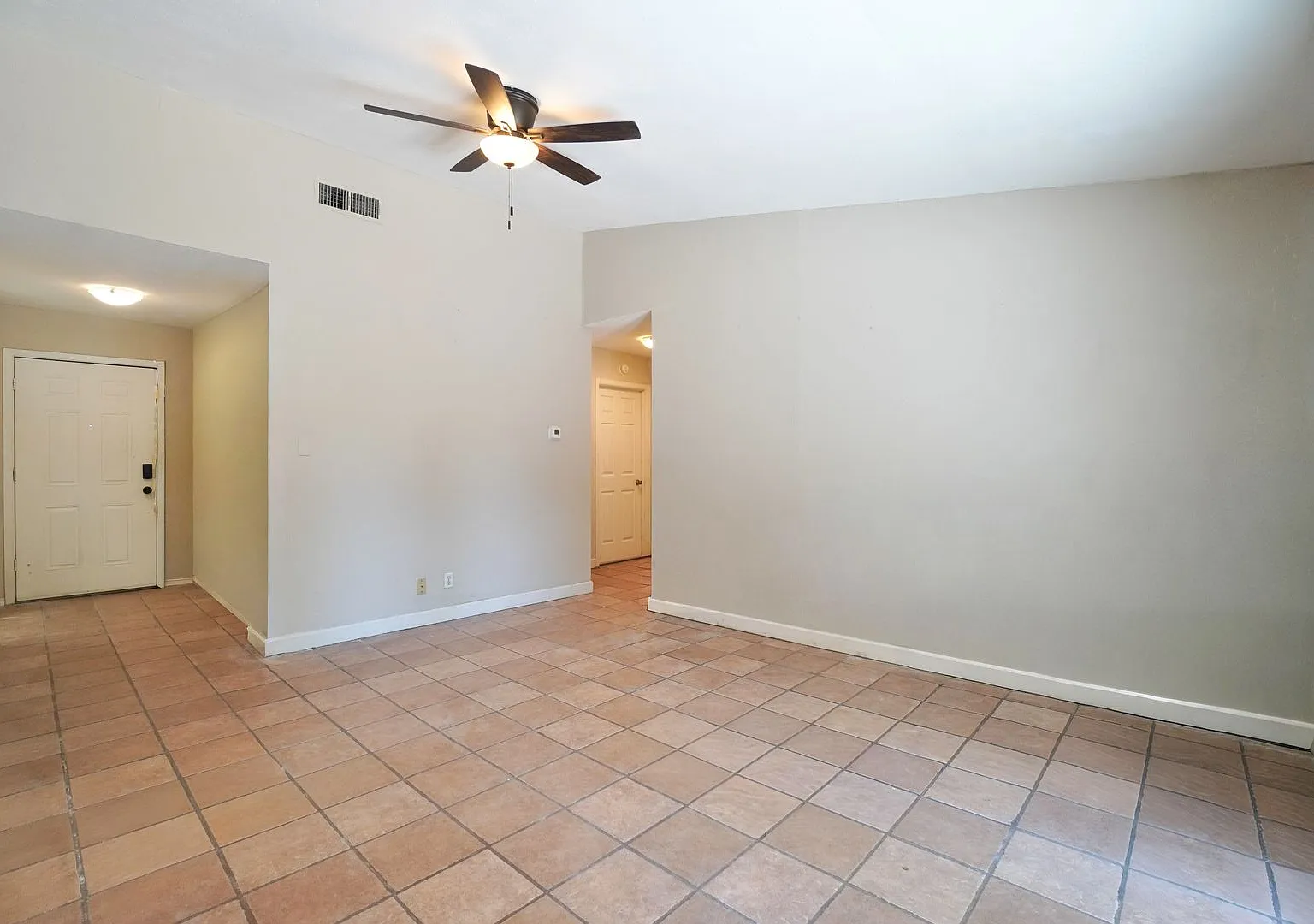 4 BR / 1 BA Charming Austin Home with Expansive Yard & Built-Ins! — Photo 2