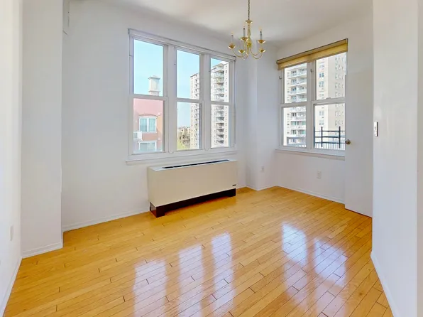 135 Oceana Drive East image 25 of 36