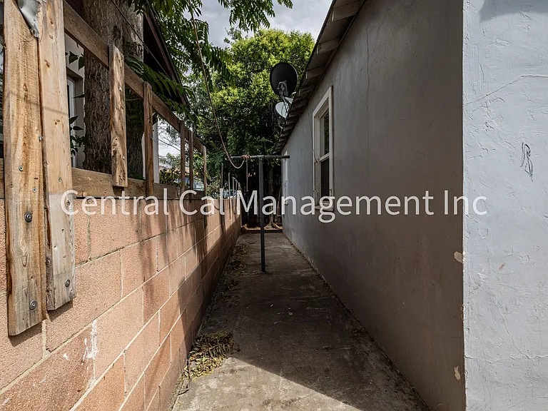 2124 Pacific St — Photo 15