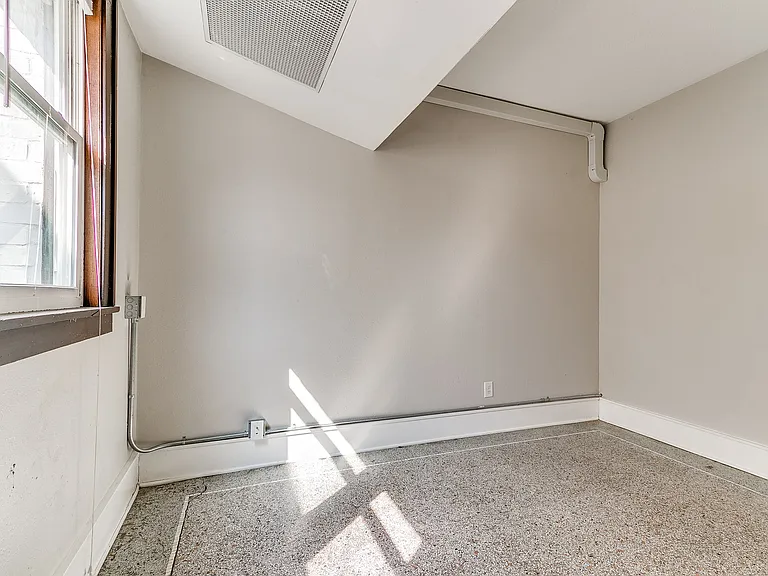 Ingersoll Flats — Photo 19