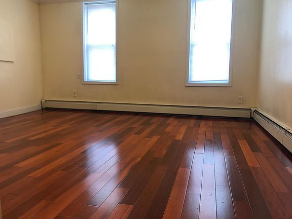 5th image of 30 Beacon Ave #B