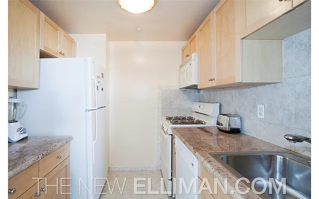 Sold by Douglas Elliman | media 21