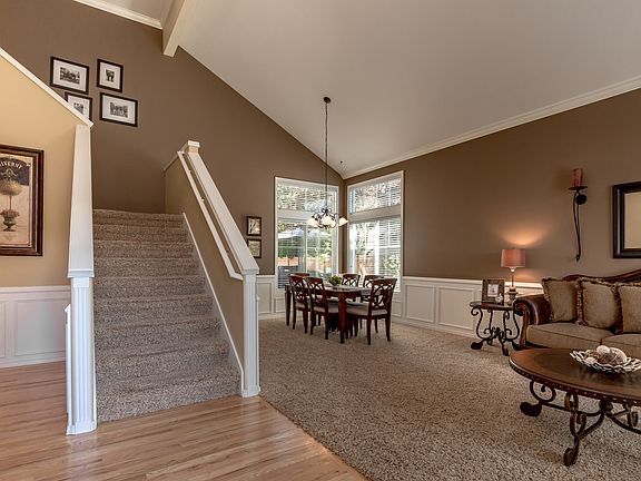 3rd image of 939 N Laurel Ln