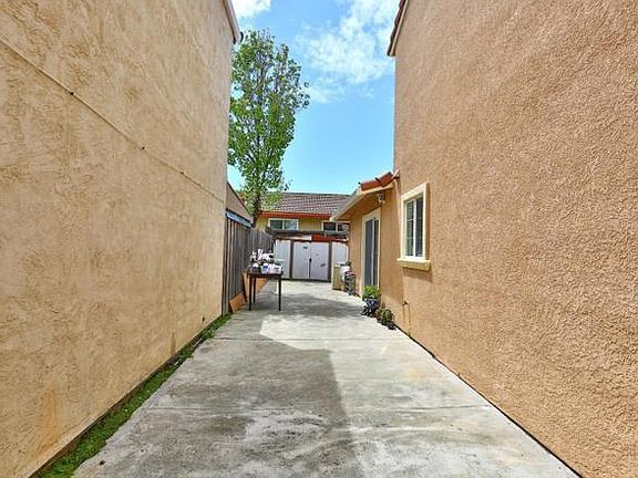 2nd image of 33002 Calistoga St