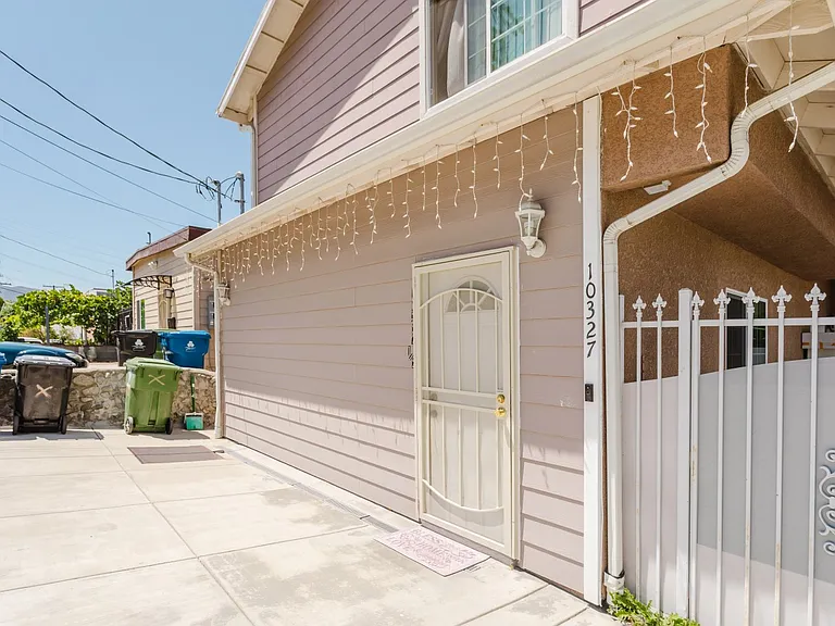 10327 Hillhaven Ave #1/2 — Photo 3
