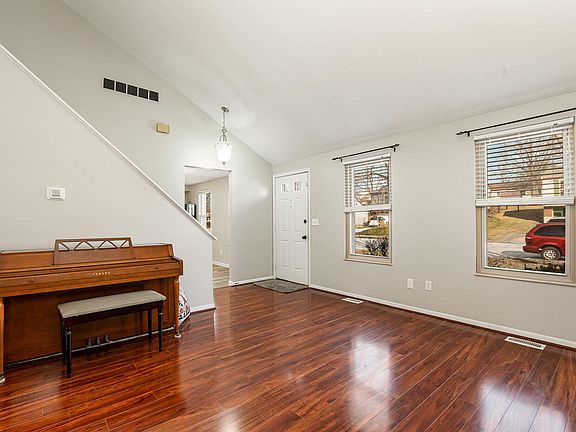 5th image of 410 Glenview Ct