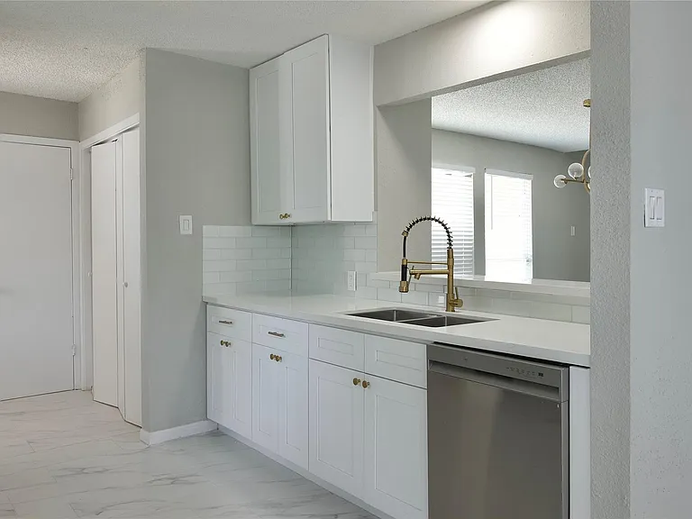 5111 Pinewilde Dr — Photo 15
