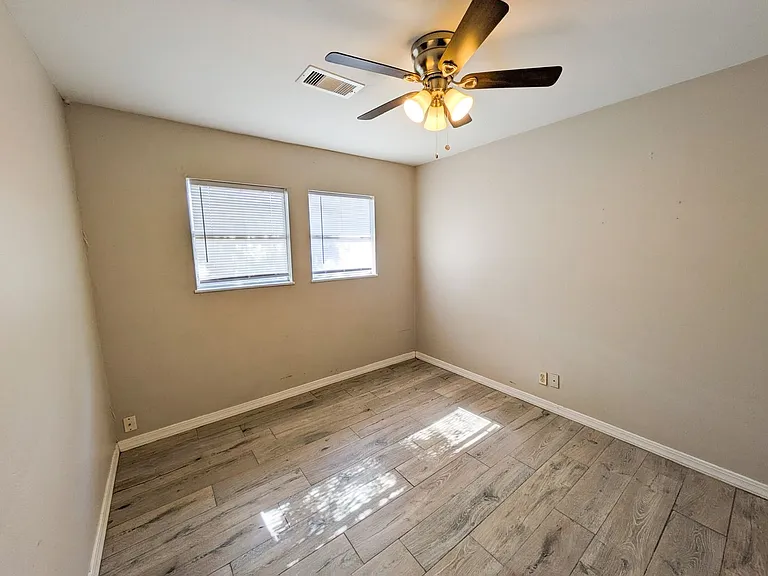 2109 Coronado Pl — Photo 14