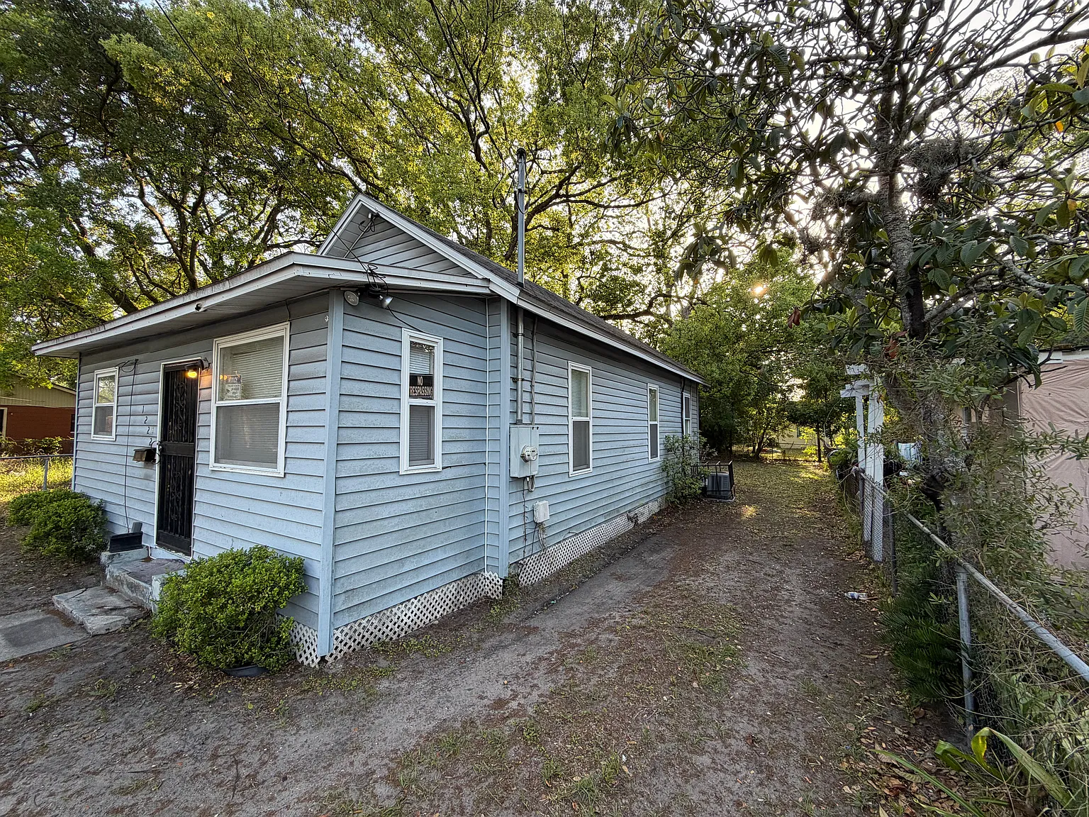3 bed, 850 sqft, $1,200 — Photo 3