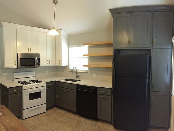 Newly remodeled kitchen.