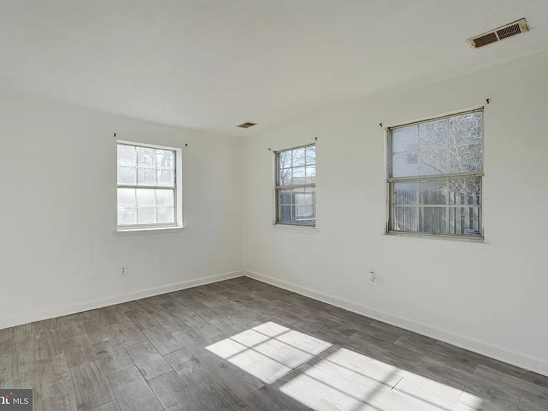 1015 Copperfield Ct — Photo 4