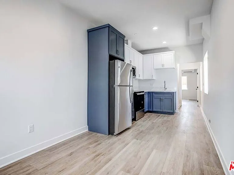 624 W 83rd St #626-1/4 — Photo 7